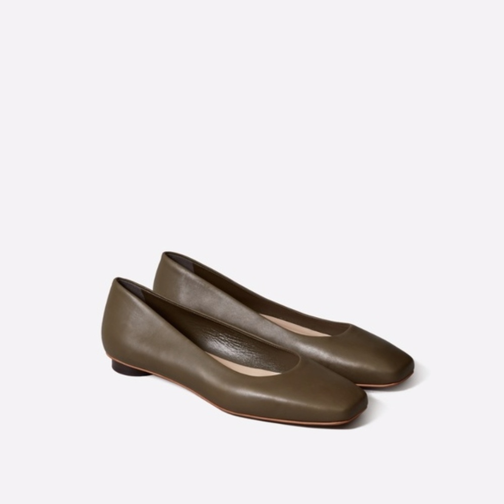 Everlane 90s Flat in Olive, Size 6